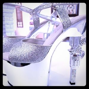 Pleaser revolver heels